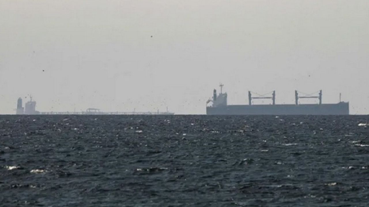 অবরোধ না তুললে বন্ধই থাকবে হরমুজ প্রণালি: যুক্তরাষ্ট্রকে ইরানের হুঁশিয়ারি