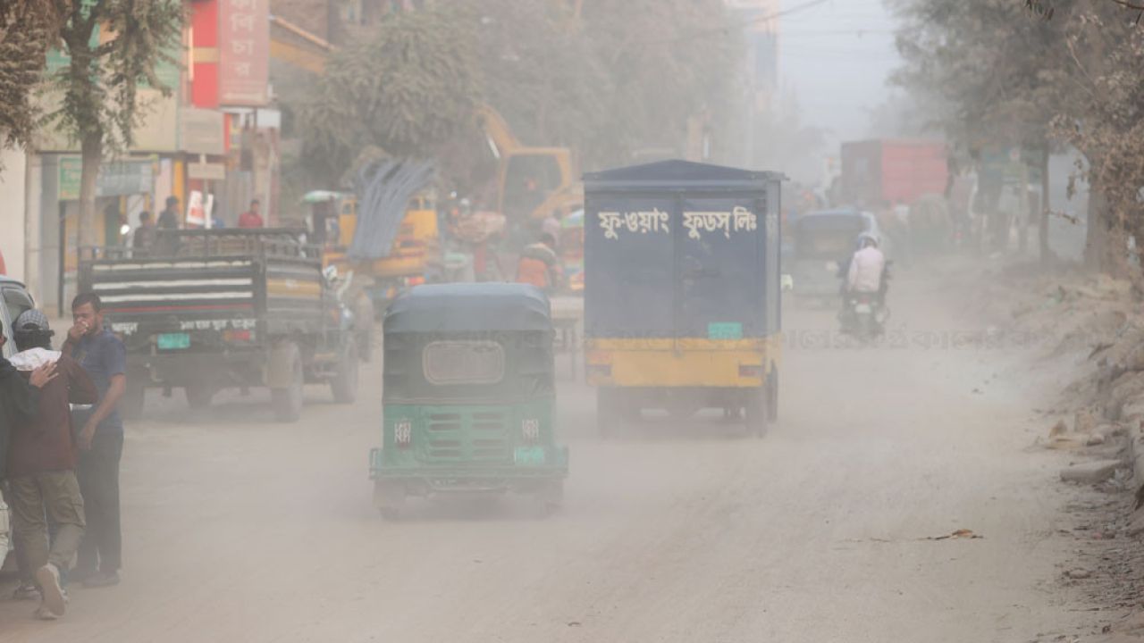 বায়ুদূষণে শীর্ষে দিল্লি, অষ্টম অবস্থানে ঢাকা