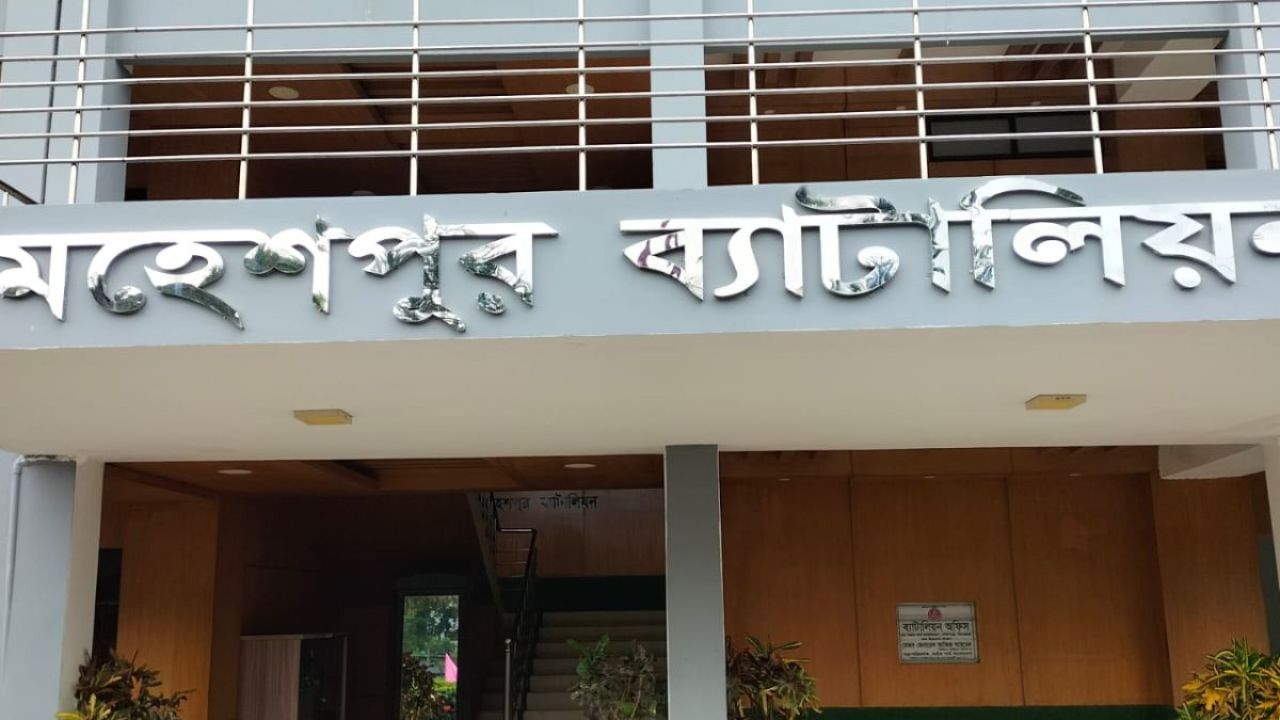 মহেশপুর সীমান্তে মাদক আনতে গিয়ে বিএসএফের হাতে আটক ৩