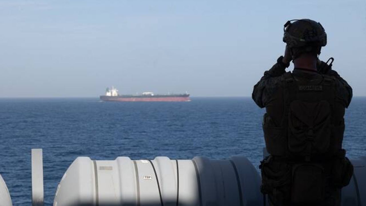 ইরানি জাহাজে গুলিবর্ষণ ও নিয়ন্ত্রণ নেওয়ার দাবি ট্রাম্পের