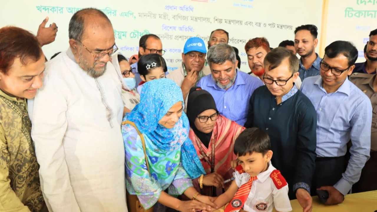 দেশজুড়ে মাসব্যাপী হাম-রুবেলা টিকাদান ক্যাম্পেইন শুরু