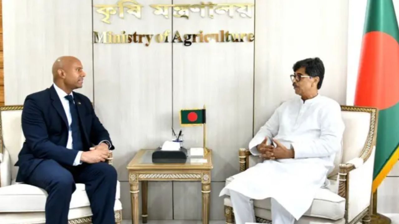 বাংলাদেশের কৃষি ও প্রাণিসম্পদে কানাডার কারিগরি সহায়তা চান মন্ত্রী