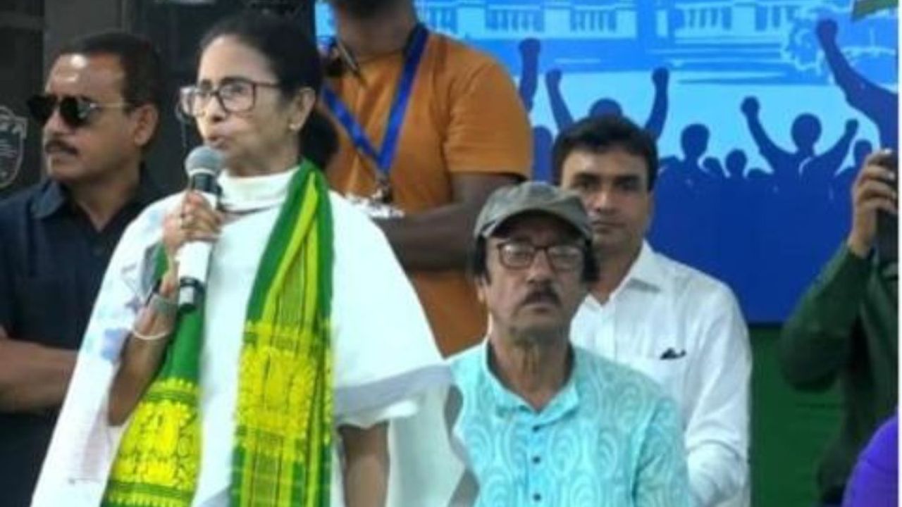 মাঠে মমতার জনসংযোগ, রাস্তায় বিজেপির শক্তি প্রদর্শন—নন্দীগ্রামে রক্তক্ষয়