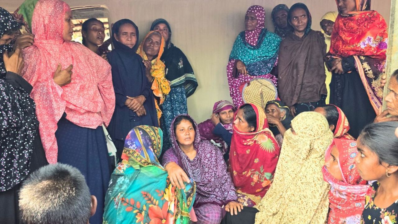 নওগাঁয় একই পরিবারের ৪ জনকে হত্যা : নেপথ্যে ডাকাতি না কি জমি বিরোধ