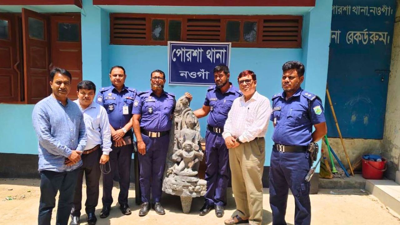 কবরস্থান থেকে উদ্ধার হওয়া সেই বিষ্ণুমূর্তি জাদুঘরে হস্তান্তর