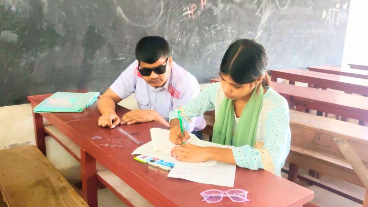 শ্রুতলেখকের হাত ধরে শরীফের স্বপ্নপূরণের লড়াই