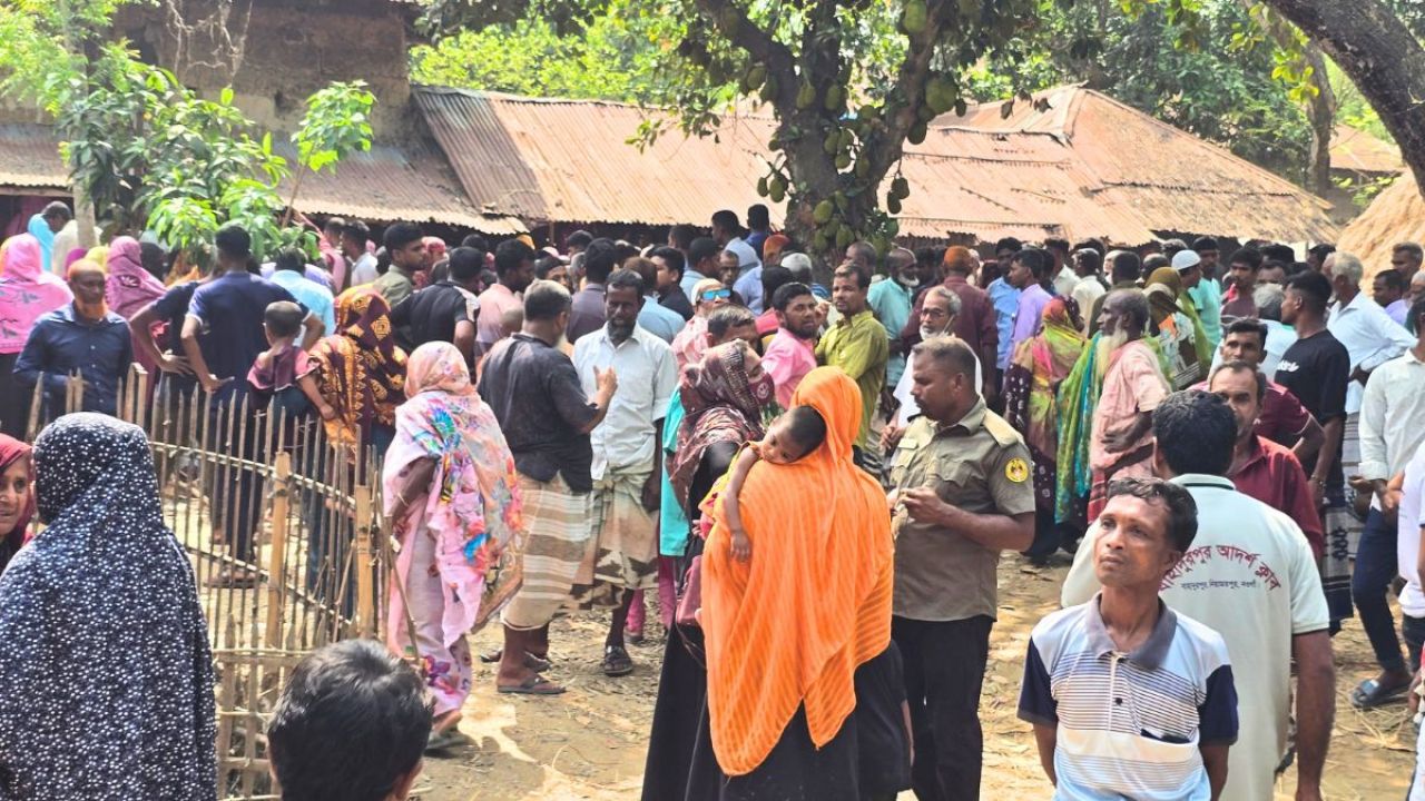 নিয়ামতপুরে ৪ খুন, তদন্তে জমি বিরোধের ইঙ্গিত