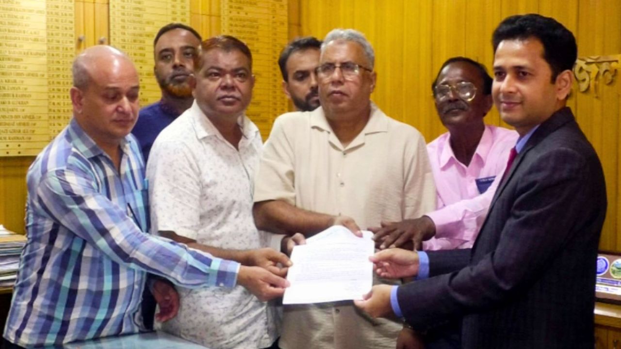 রংপুরে গণপরিবহনের ভাড়া পুনর্নির্ধারণের দাবিতে ৪৮ ঘণ্টার আলটিমেটাম