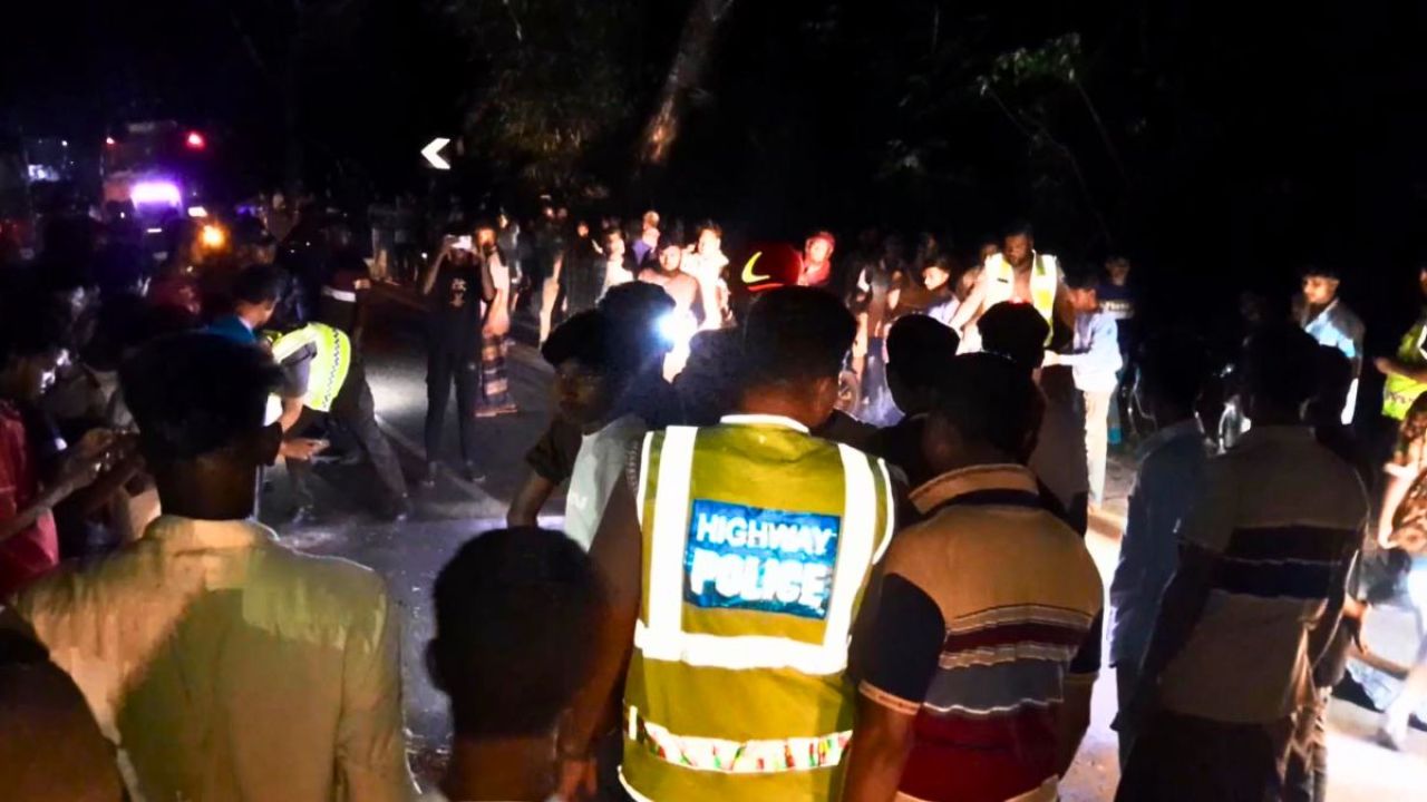 ঝিনাইদহে ট্রাকের চাকায় পিষ্ট হয়ে দুই বন্ধুর মৃত্যু