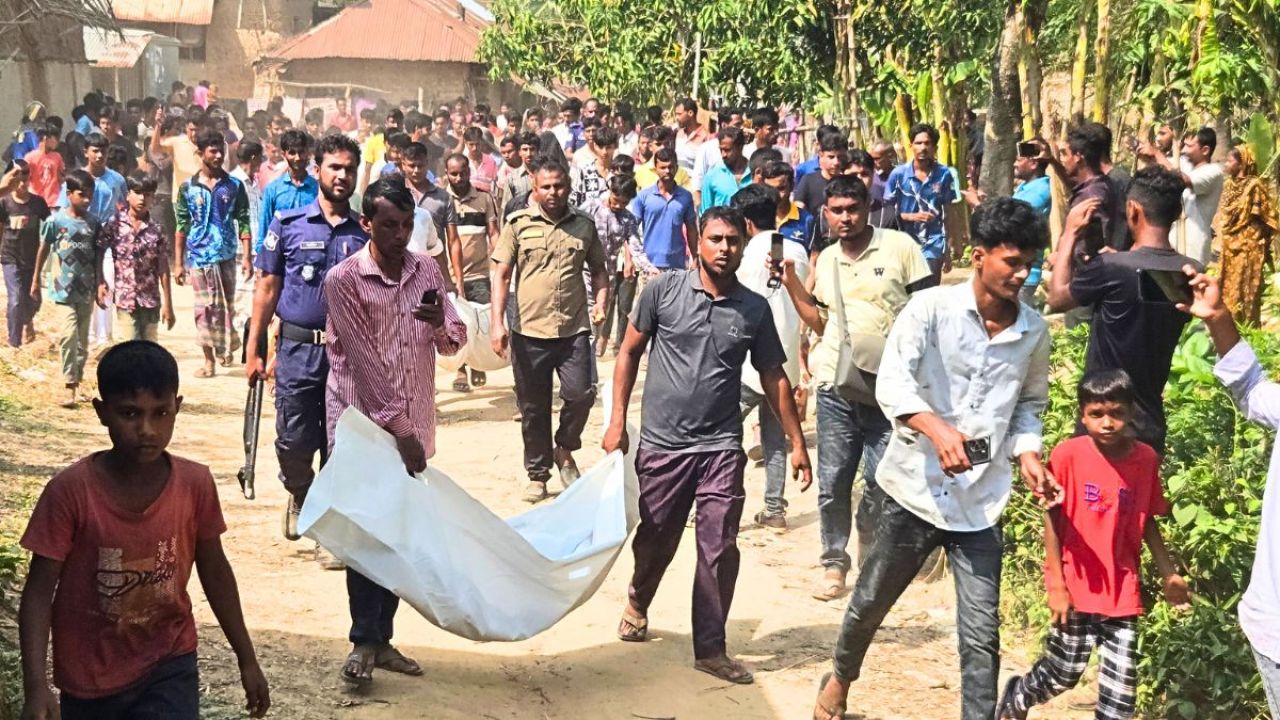 নিয়ামতপুরে ৪ খুনের ঘটনায় বাবা-বোনসহ ৫ জন পুলিশ হেফাজতে