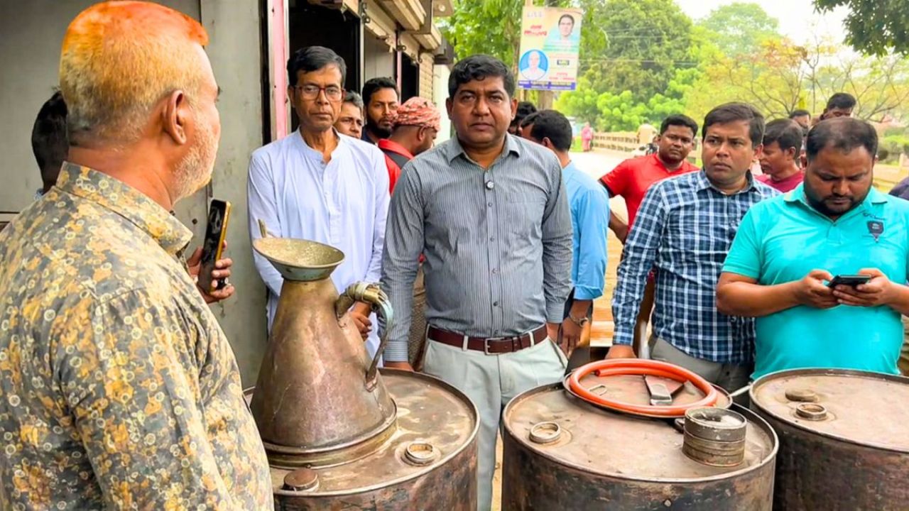 মানিকগঞ্জে ২ জ্বালানি ব্যবসায়ীকে ১ লাখ ৭৫ হাজার টাকা জরিমানা