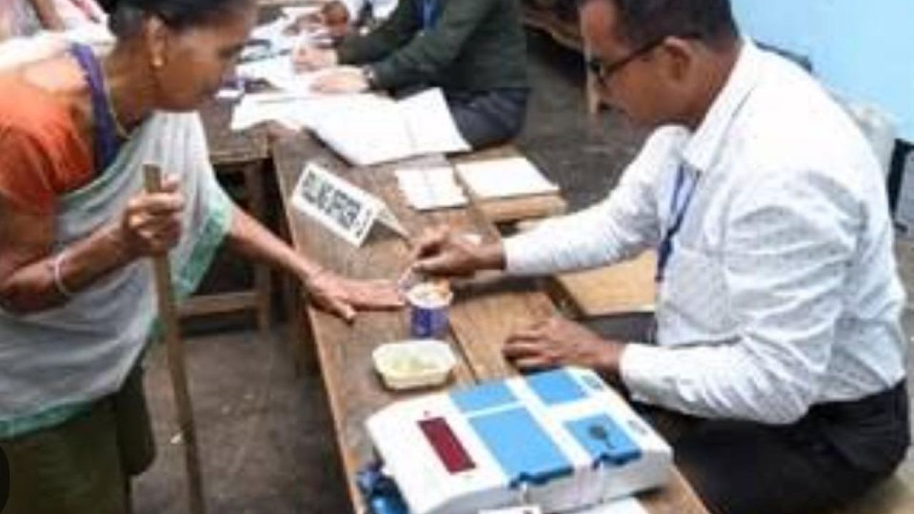 ভোটের আগে চূড়ান্ত লড়াই