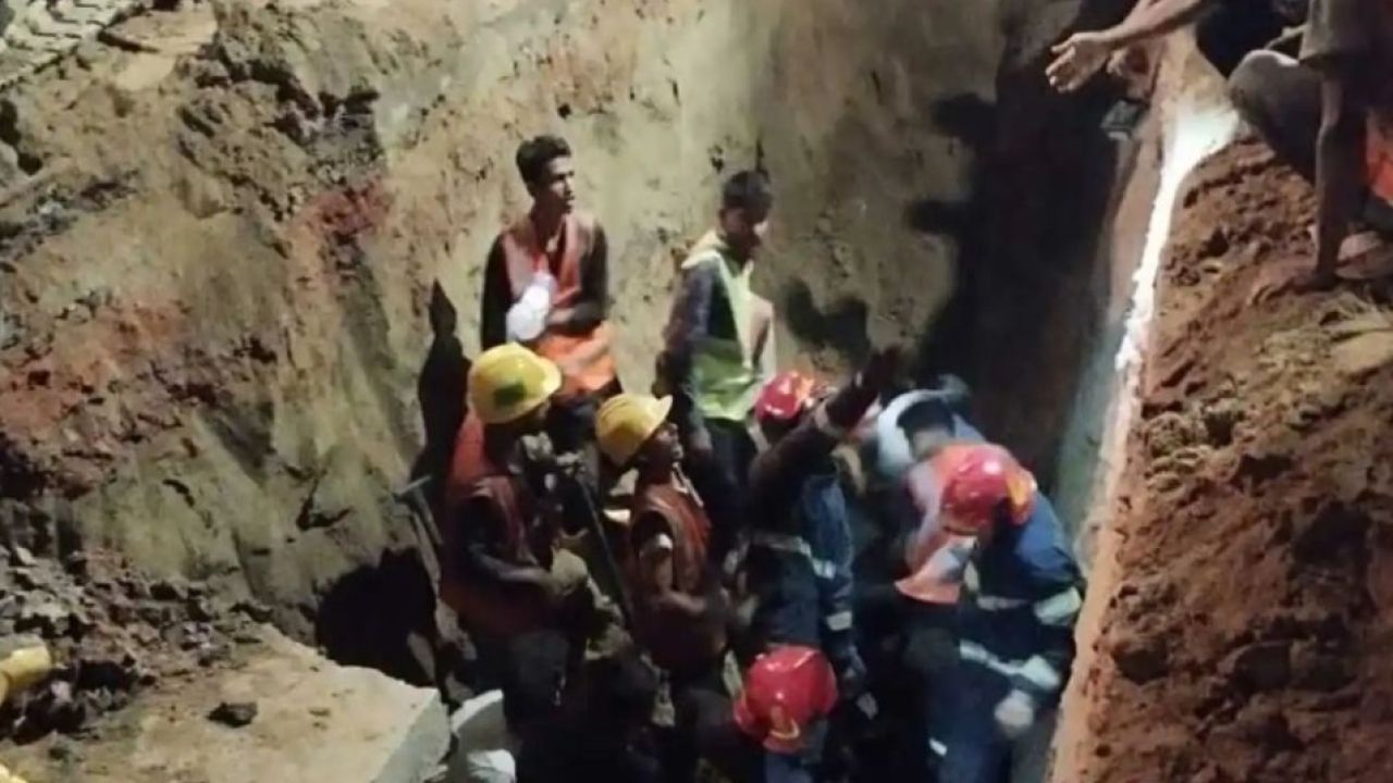 চট্টগ্রামে ওয়াসার খনন কাজের সময় মাটি ধস, নিহত ২