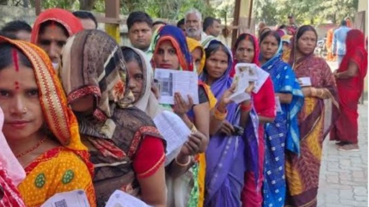 কড়া নিরাপত্তায় পশ্চিমবঙ্গে চলছে ভোট গ্রহণ