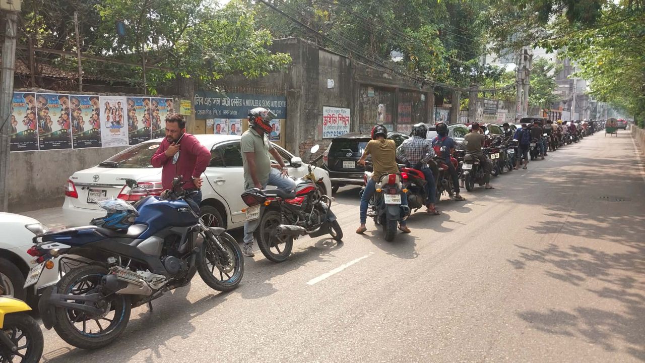 রম্যগদ্য: তেল নিয়ে তেলেসমাতি