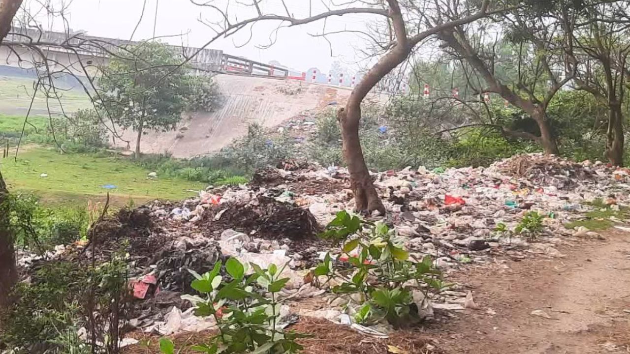 ছোট যমুনা নদী যেন ডাস্টবিন, হুমকিতে জনস্বাস্থ্য ও পরিবেশ