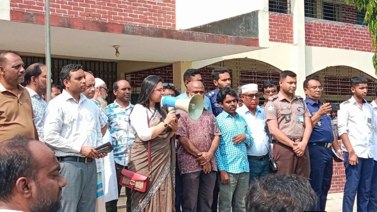 প্রাইভেট না পড়ানোয় শিক্ষককে মারধর, প্রতিবাদে বিক্ষোভ