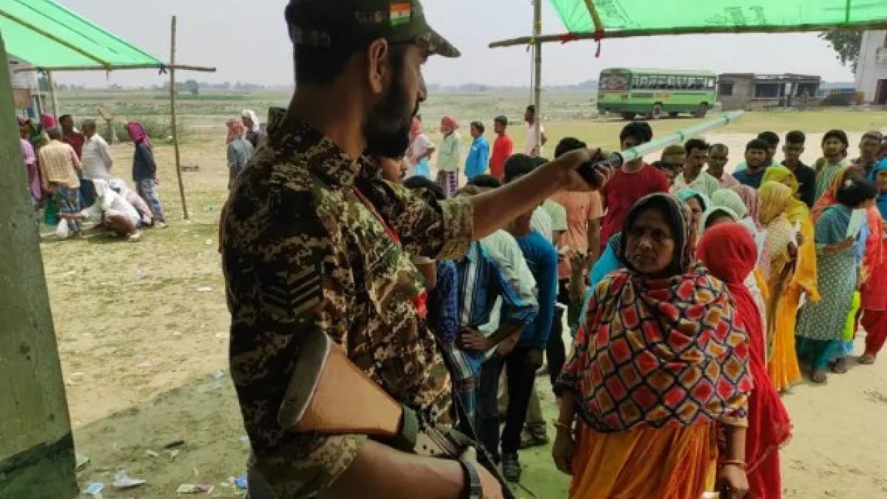 পশ্চিমবঙ্গে প্রথম দফার ভোটে রেকর্ড অংশগ্রহণের মাঝে বিতর্ক