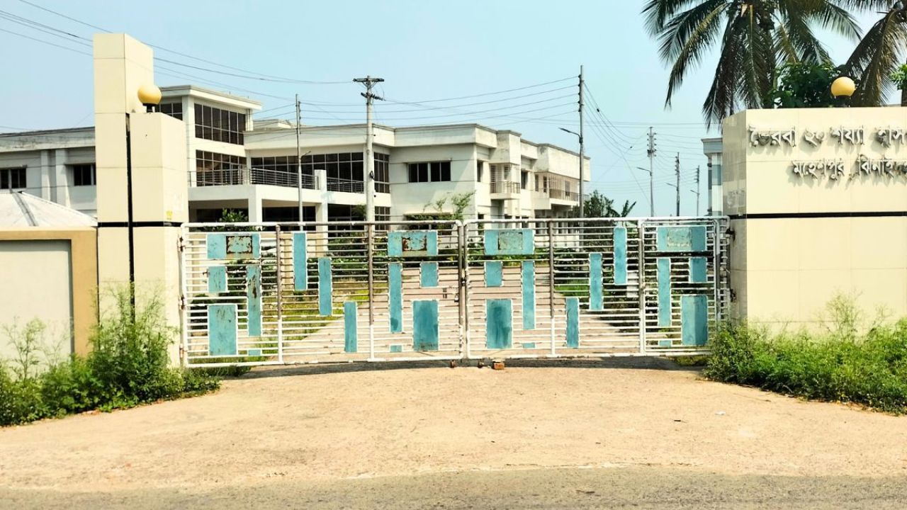 উদ্বোধনের আড়াই বছর পরও চালু হয়নি ২০ কোটির হাসপাতাল