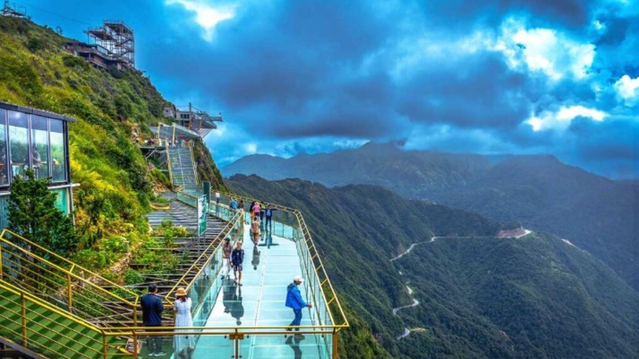 পর্যটকরা এবার কেন ছুটছেন ভিয়েতনাম-আইসল্যান্ডে?