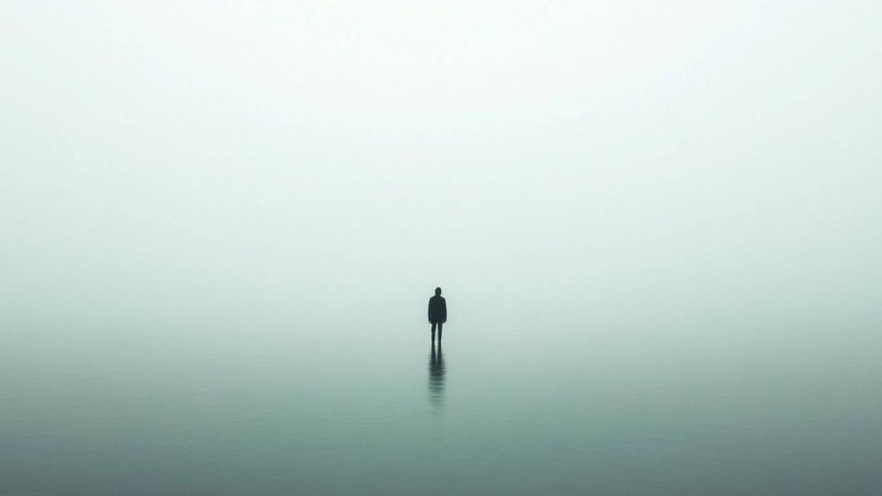 একা থাকার অভ্যাস যেভাবে নীরবে কেড়ে নিচ্ছে আয়ু