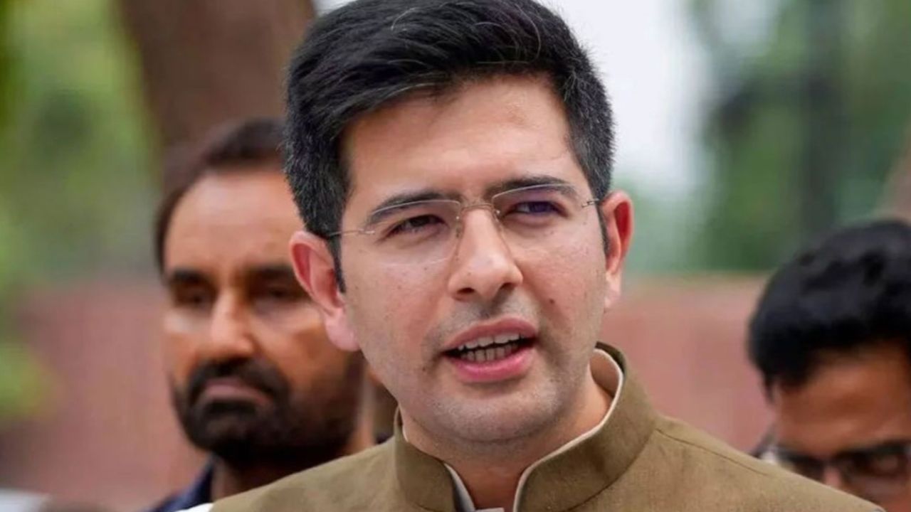 আম আদমি পার্টিতে ভাঙনের দাবি ঘিরে তোলপাড় ভারতের রাজনীতি