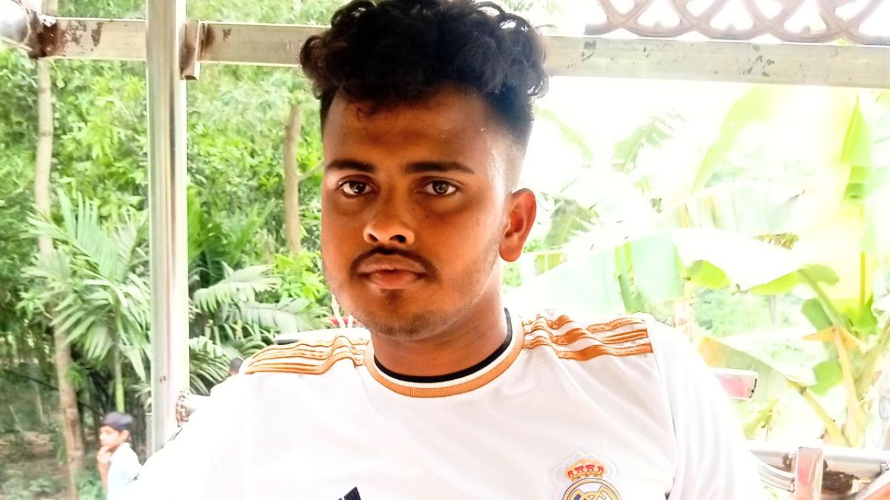 ঢালাইয়ের সময় ধসে পড়ল বিসিকের গেট, প্রাণ গেল রডমিস্ত্রির