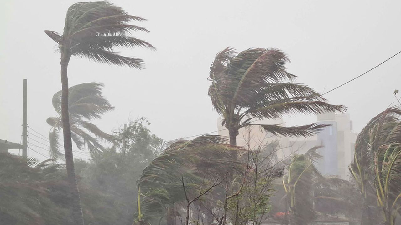 দেশের ১৩ জেলায় ঝড়ের পূর্বাভাস