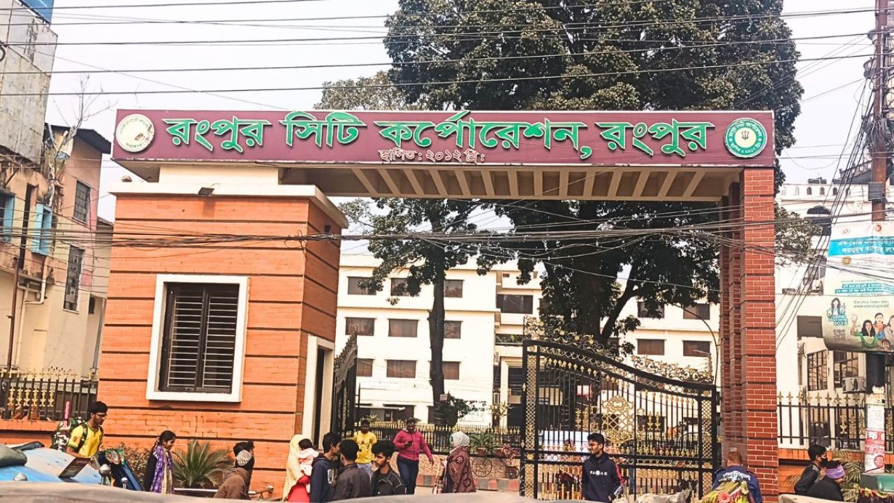 বিদায়ের আগে তিনজনের ‘ভাগ্যবদল’ করলেন সাবেক প্রশাসক, রসিকজুড়ে তোলপাড়