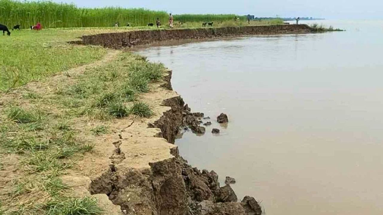 ৭ বছরেও হলো না স্থায়ী বাঁধ, গোয়ালন্দে নদীভাঙনে বাড়ছে হাহাকার