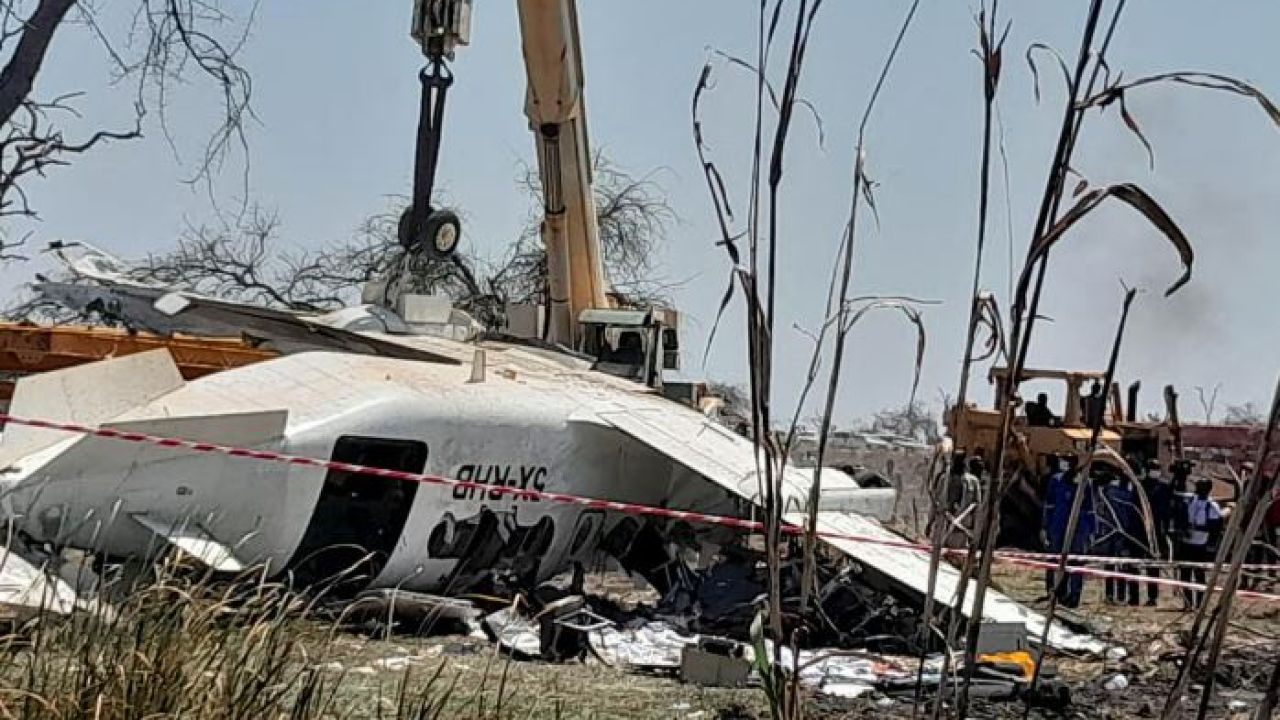 বিমান বিধ্বস্ত হয়ে ১৪ যাত্রীর সবাই নিহত