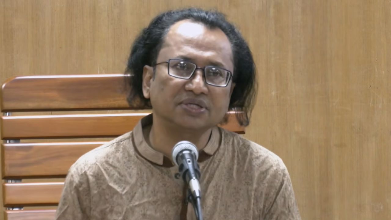 দেশে ডিজেলের মজুত জানালেন প্রধানমন্ত্রীর তথ্য উপদেষ্টা