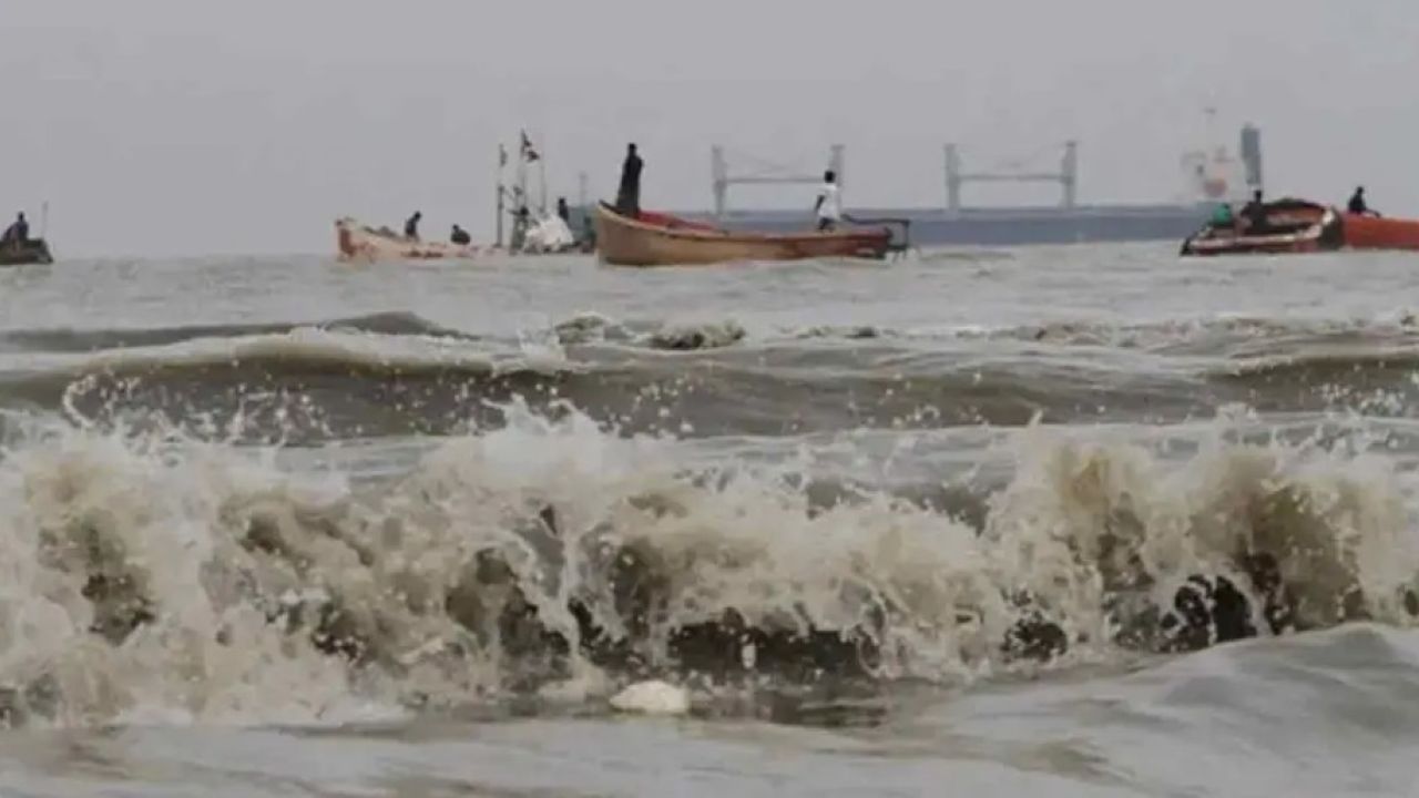 সমুদ্র বন্দরে ৩ নম্বর সংকেত