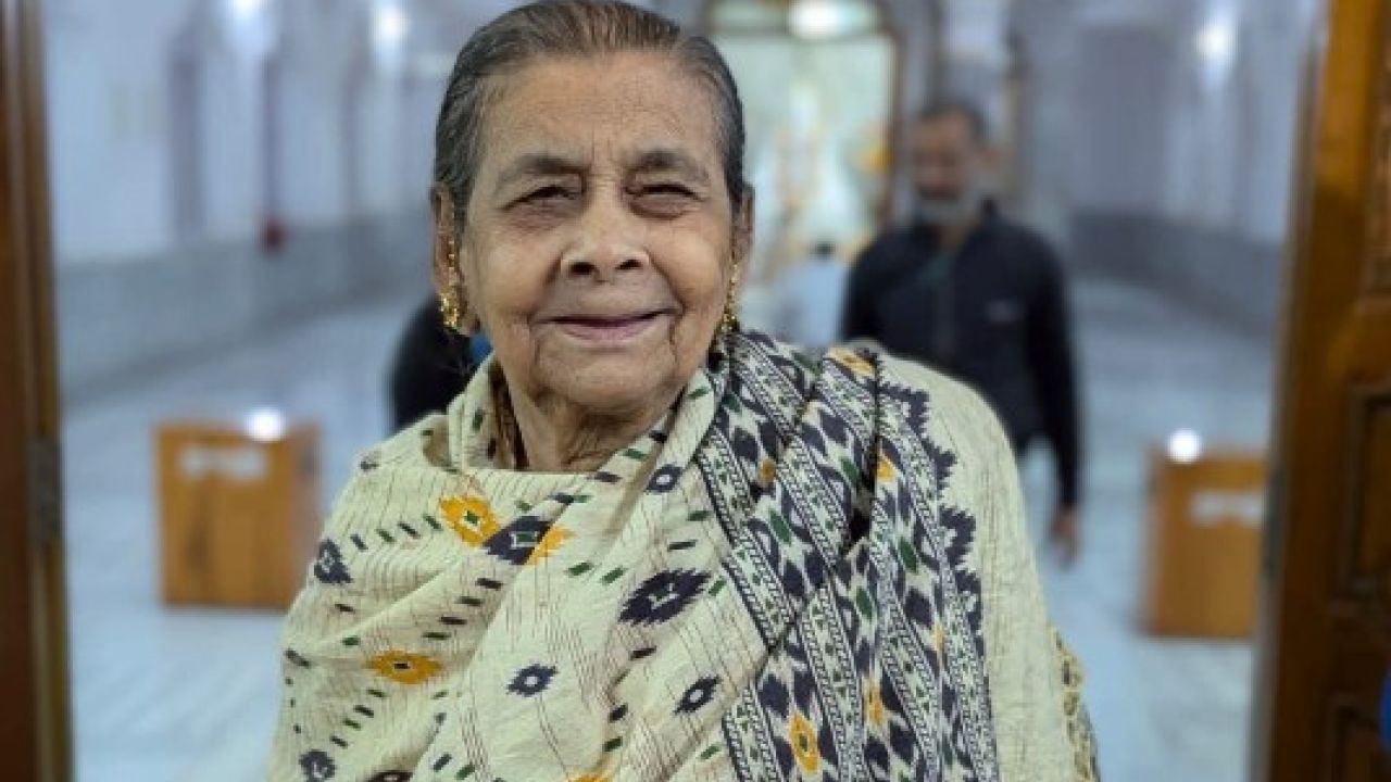 সিনিয়র সাংবাদিক দীপক মূখার্জীর মায়ের মৃত্যু