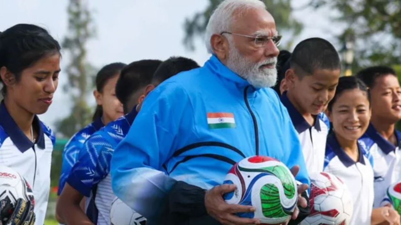 গোল করলেন মোদি! 