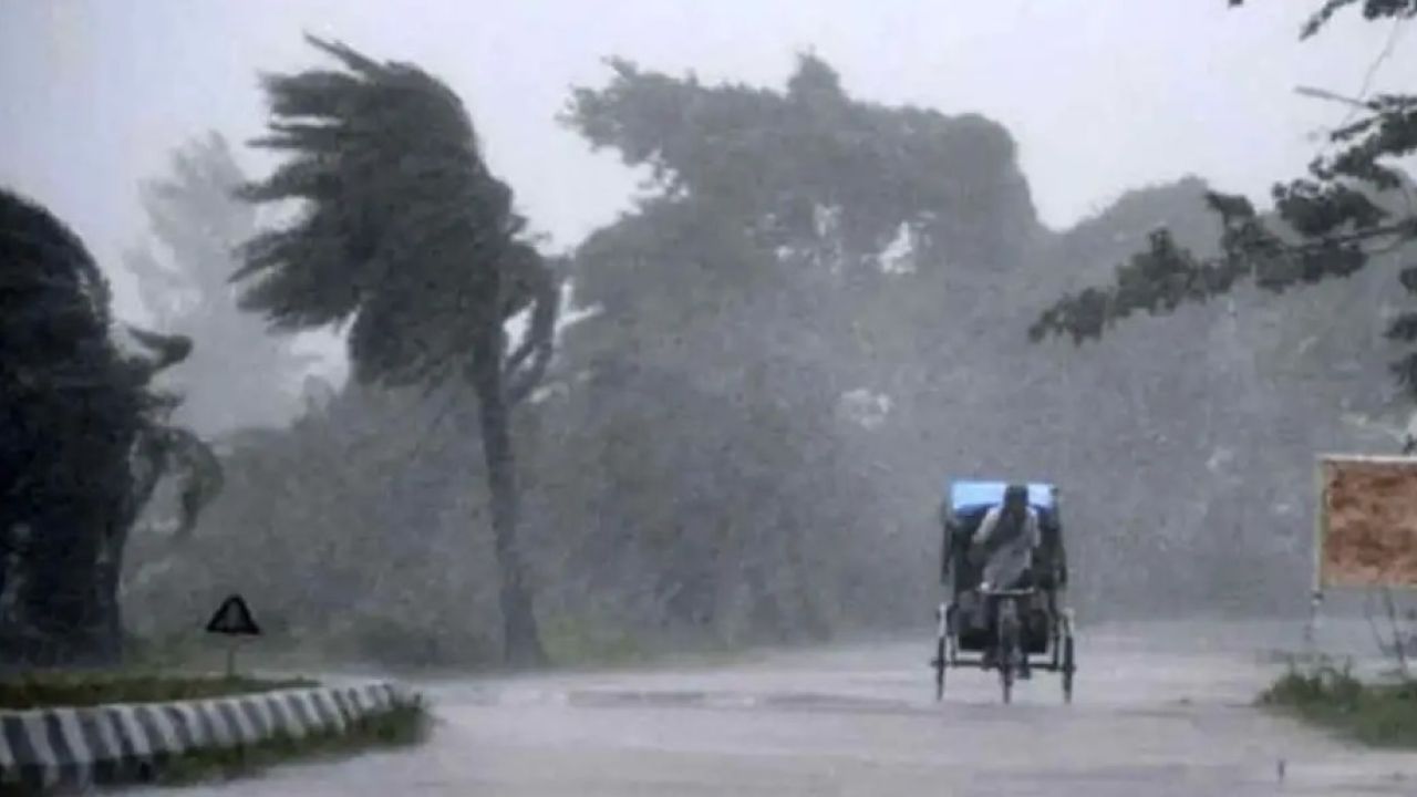 ১৭ অঞ্চলে ঝড়ের আভাস, নদীবন্দরে সর্তক সংকেত