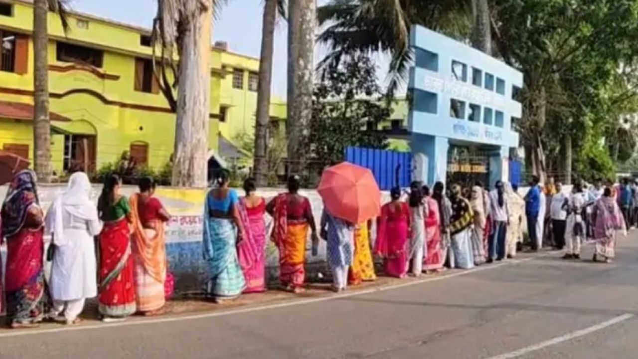 পশ্চিমবঙ্গে দ্বিতীয় দফার ভোটগ্রহণ শুরু