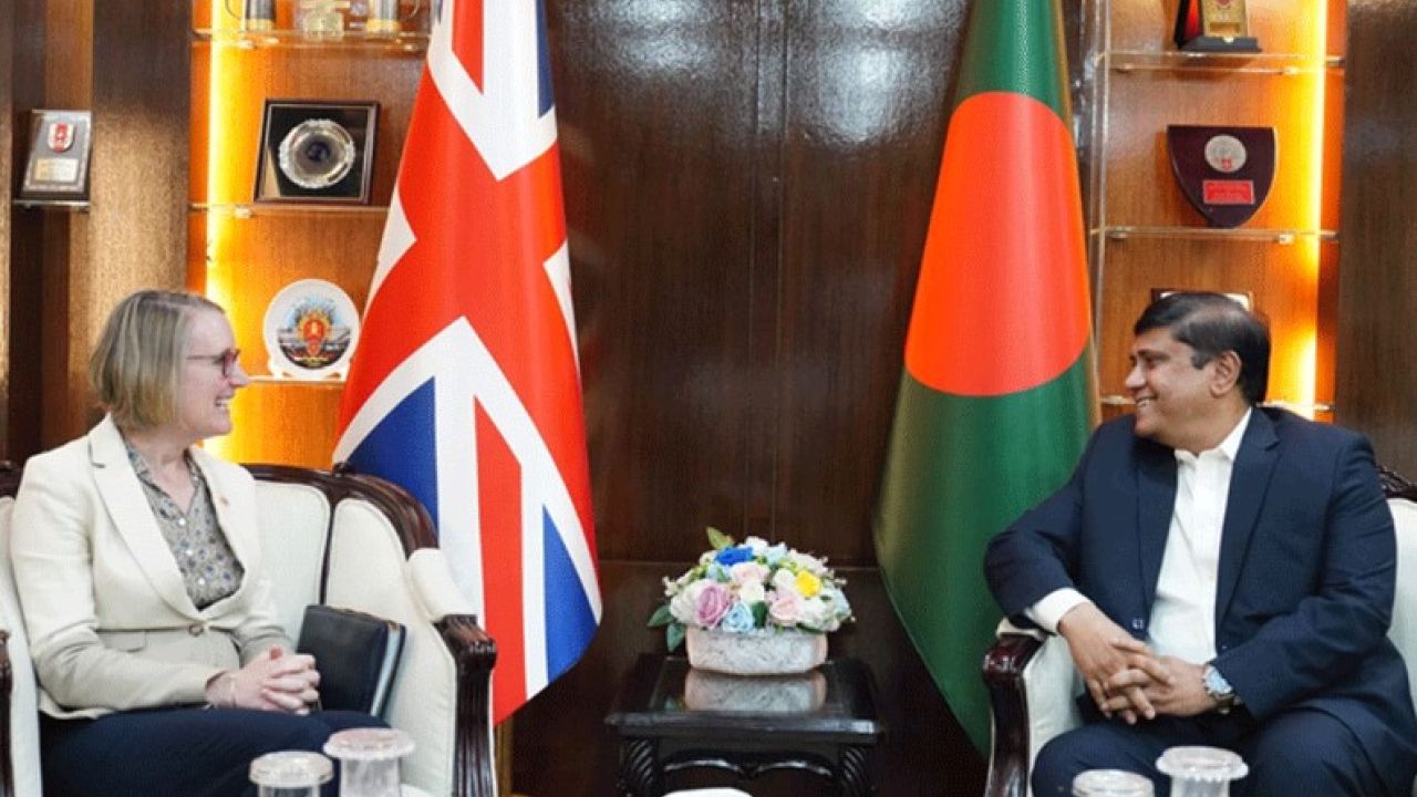 প্রতিরক্ষা উপদেষ্টার সঙ্গে ব্রিটিশ হাইকমিশনারের সাক্ষাৎ