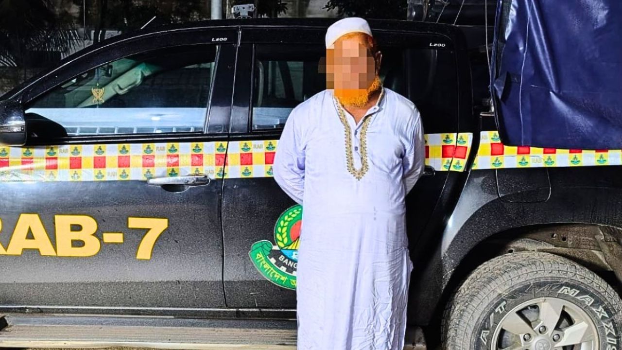 ছাগলনাইয়ায় বন্দুক ও কার্তুজসহ বৃদ্ধ গ্রেপ্তার