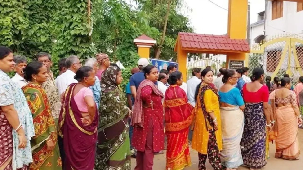পশ্চিমবঙ্গ: দ্বিতীয় দফায়ও রেকর্ড ভোট কী বার্তা দিচ্ছে