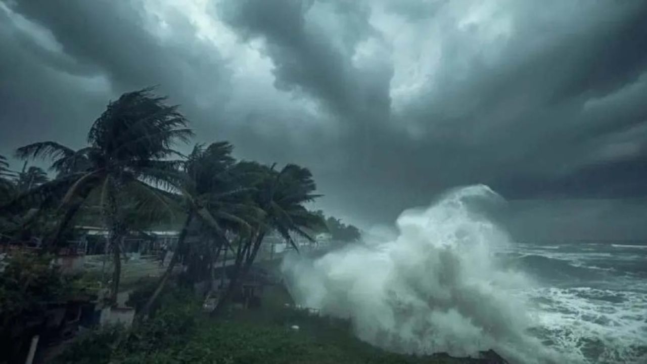 রাতে ৮০ কিমি বেগে ঝড়ের আভাস ১১ অঞ্চলে