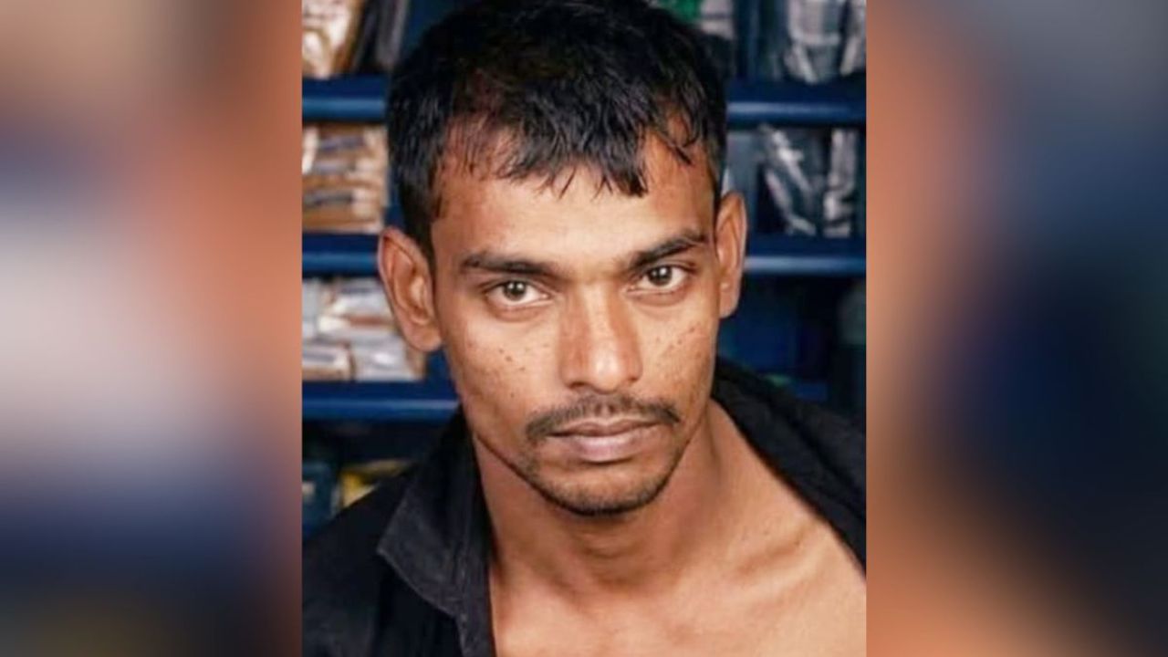 জমি লিখে না দেওয়ায় দাদিকে কুপিয়ে হত্যা, নাতি আটক