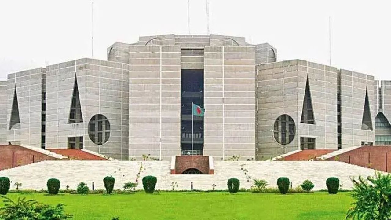 সংসদের কেনাকাটায় ‘হরিলুট’ হয়নি: তদন্ত কমিটির প্রতিবেদন জমা