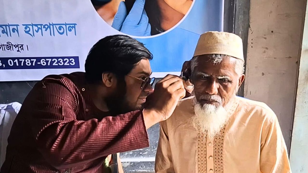 পলাশে ২০০ রোগীকে বিনামূল্যে চিকিৎসাসেবা