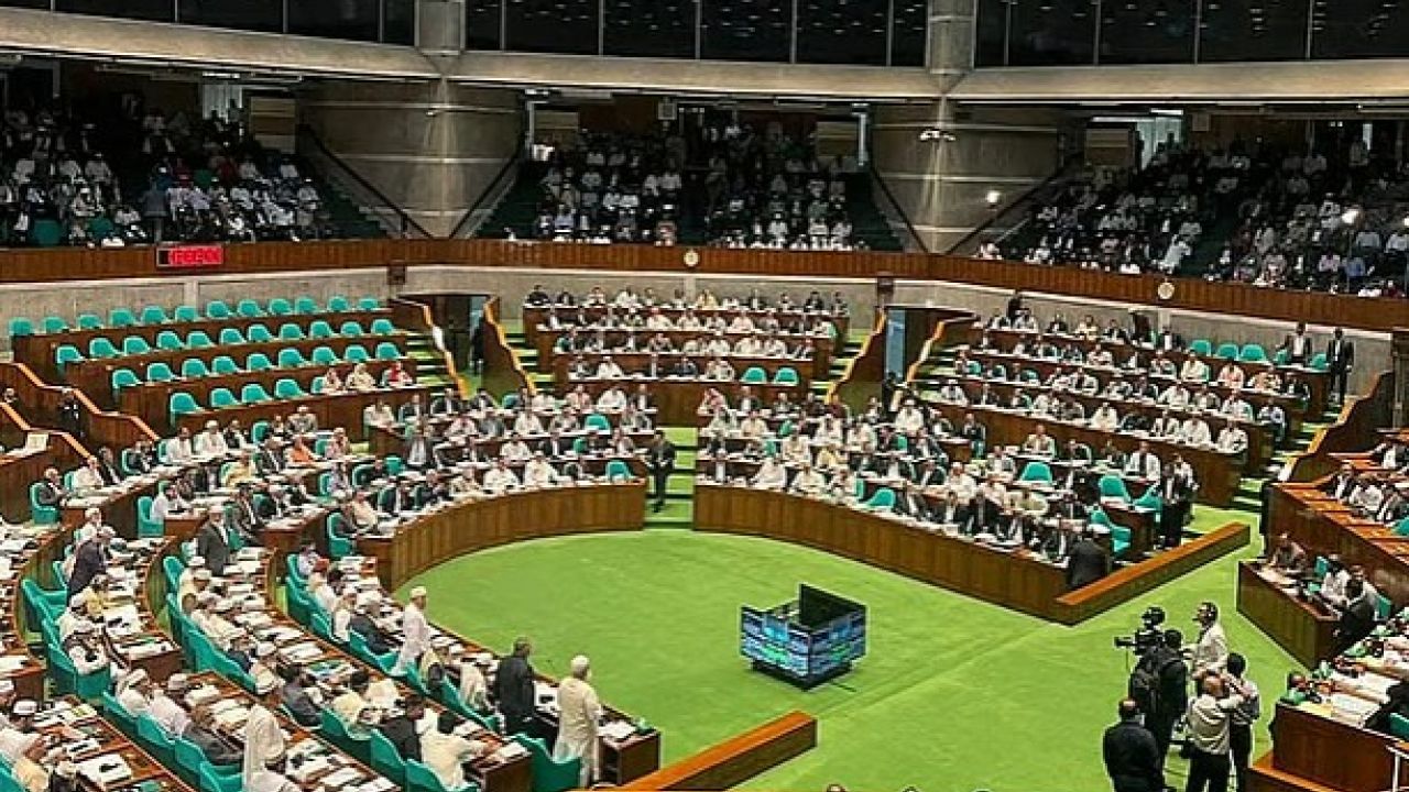 সংসদে ২ বিল পাস নিয়ে পক্ষে-বিপক্ষে বিতর্ক