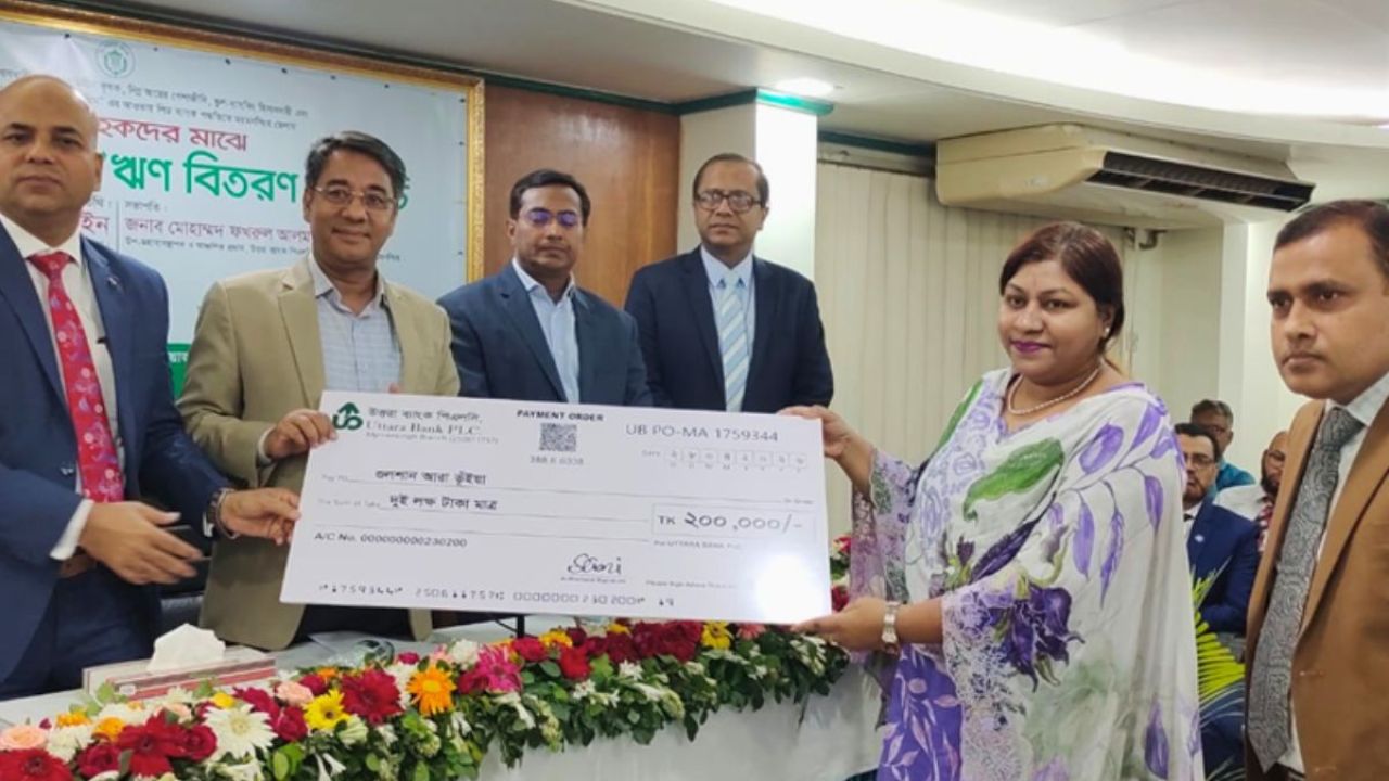 ময়মনসিংহে প্রান্তিক গ্রাহকদের মাঝে ঋণ বিতরণ