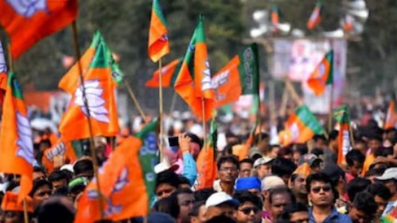 পশ্চিমবঙ্গ: উচ্চ ভোট হার, তীব্র লড়াই, জরিপে বিভিন্ন ইঙ্গিত