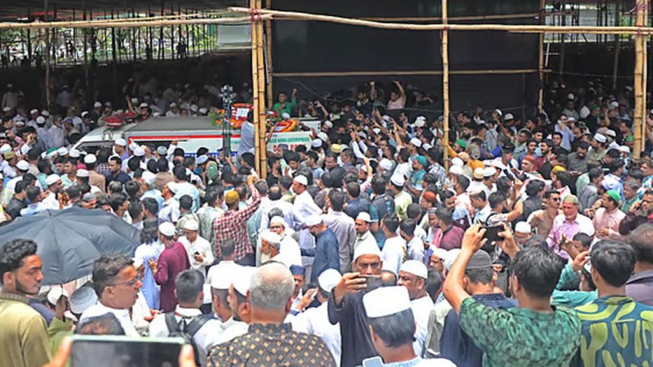 ইঞ্জিনিয়ার মোশাররফের জানাজায় মানুষের ঢল, 'জয় বাংলা' স্লোগানে বিদায়