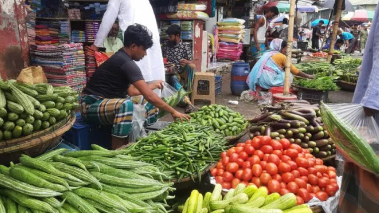 বৃষ্টির প্রভাবে নিত্যপণ্যের বাজার আকাশচুম্বী