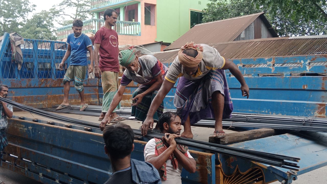 হানিফ-শওকতদের আয় বাড়ে না, শুধুই বাড়ে ঋণ 